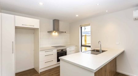 Near new 2 bedroom townhouse - pet friendly! - Photo 3