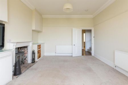 4 bedroom detached house to rent - Photo 3