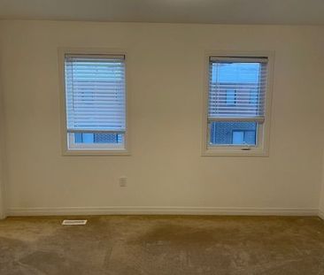 For Lease - 129 Gateland Drive, Barrie, Ontario - Photo 2