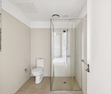 Modern home in landmark conversion with water views - Photo 1