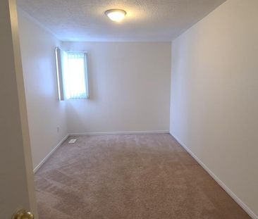 For Lease - 5 Fairglen Avenue Unit# 4, Brampton, Ontario - Photo 1