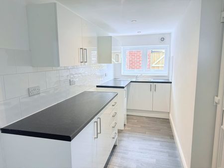 2 Bed Terraced House, Ward St, M40 - Photo 4