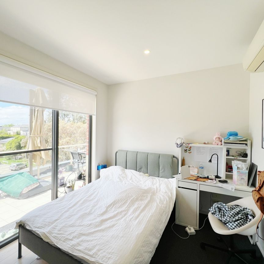 Modern 2 Bed | 2 Bath | 1 Car For rent in Balwyn North - Photo 1