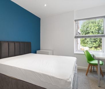 8 bedroom semi-detached house to rent - Photo 2