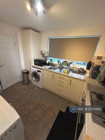 3 bedroom terraced house to rent - Photo 3