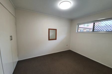 Neat & Tidy Unit in Prime Location - Photo 3