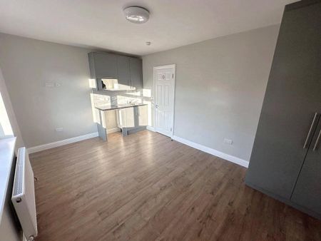 1 bedroom semi-detached house to rent - Photo 5