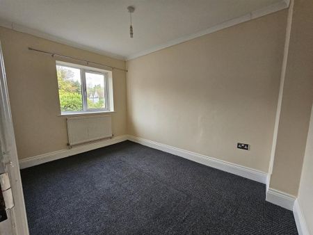 4 bedroom semi-detached house to rent - Photo 2
