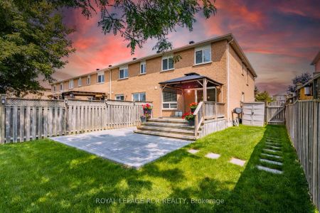 Condo Townhouse For Lease | N9256468 - Photo 2