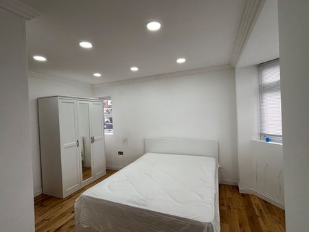 3 Bed Maisonette, Ilford, IG1 - Photo 3