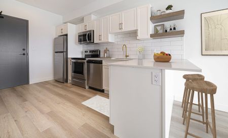 Carolina: Gold Accents – 196 Colony, Winnipeg, MB - Photo 3