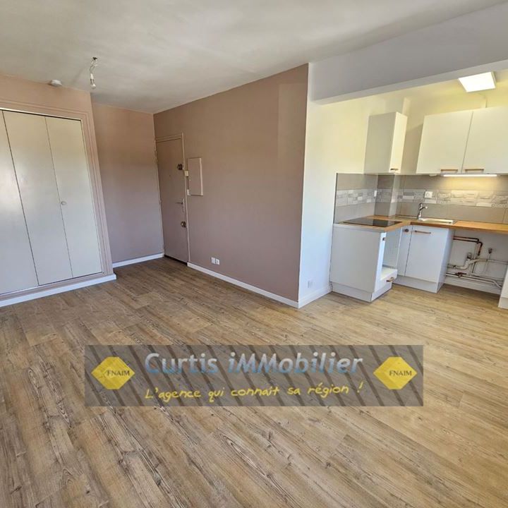 Location Appartement 2 pièces 33m² ST JUST MALMONT 43240 - Photo 1