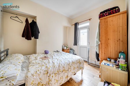 6 bedroom terraced house to rent - Photo 2