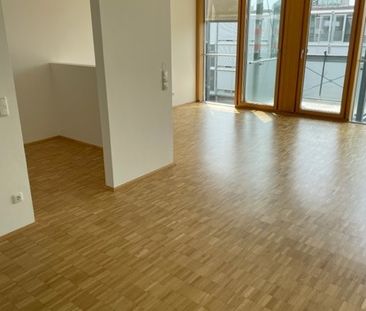 Charmante 3 Raum Wohnung im 2 Stock ohne Lift mit Balkon. Ein Tiefg... - Photo 1
