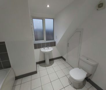 Semi-detached house to rent on - Photo 3