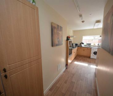 1 bedroom in a house share to rent - Photo 5