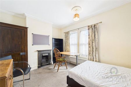 1 bedroom in a house share to rent - Photo 4