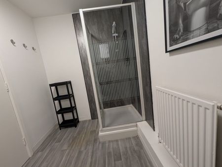 6 Bed Terraced House, Denison Court, NG7 - Photo 3
