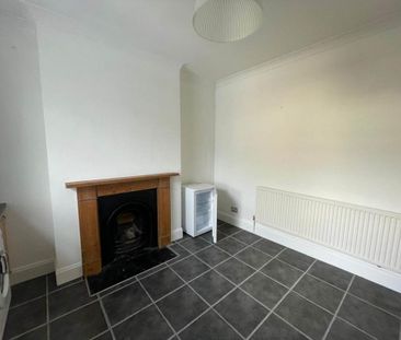2 bedroom maisonette to rent - Photo 4