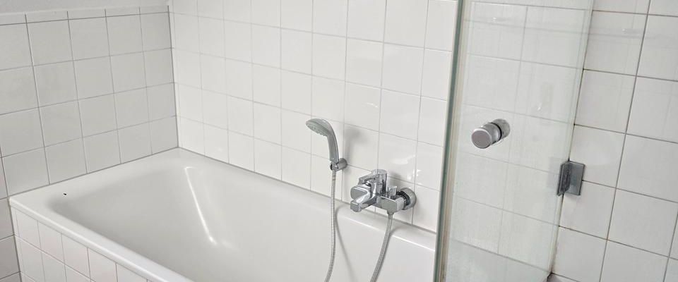 Helle Dachgeschoßwohnung in Uni - Nähe in Duisburg, WG geeignet! - Photo 1