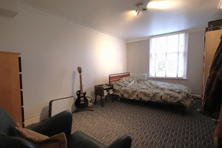 1 bedroom Apartment to let - Photo 3