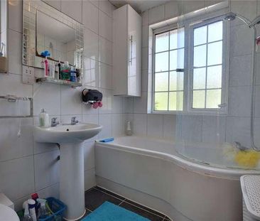 Shortwood Avenue, Staines-upon-thames, Surrey, TW18 - Photo 1