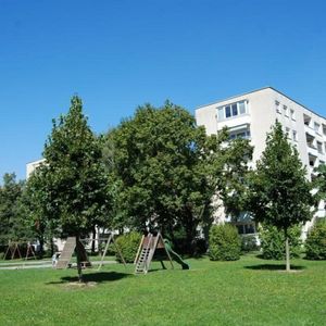 Gut geschnittene 2-Zimmer-Wohnung mit dem Vorteil einer praktische Raumaufteilung und bequemer Erreichbarkeit durch einen Lift! AKTUELL IN SANIERUNG FOTOS FOLGEN! - Foto 2