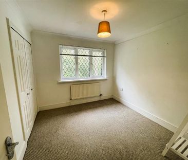 4 bedroom detached house to rent - Photo 3