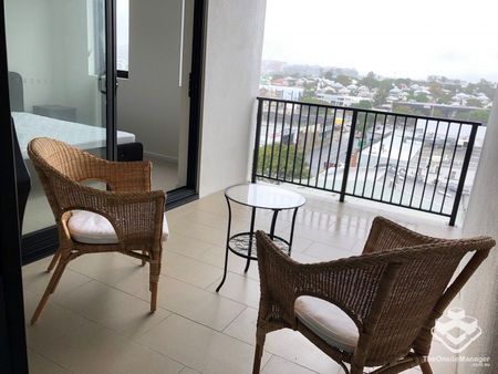 Furnished 1-Bed Apartment + Car Park | Prime Location - Photo 5