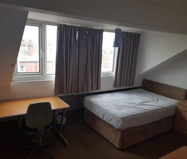 4 bedroom terraced house to rent - Photo 2