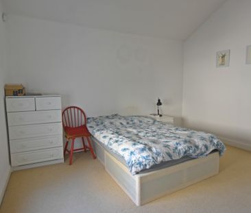 2 Bedroom Flat - Photo 2