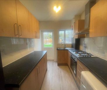 3 bedroom semi-detached house to rent - Photo 6