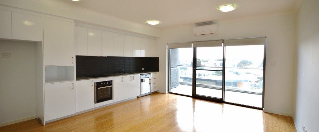 STUNNING ONE BEDROOM APARTMENT - Photo 1