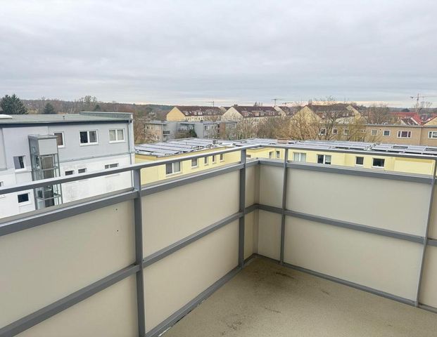 Helle, großzügige 2-Zimmer-Wohnung im 5. OG mit Aufzug - Photo 1