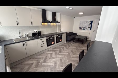 Room in a Shared House, Silver Street, B14 - Photo 4