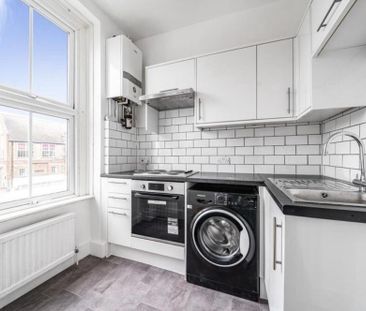1 bedroom in a flat share to rent - Photo 2