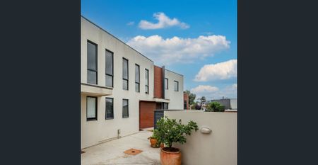 Spacious, Light-Filled & Perfectly Positioned - Photo 5