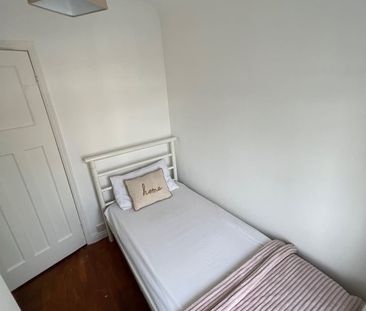 Room in a Shared House, Manor Farm Road, HA0 - Photo 2