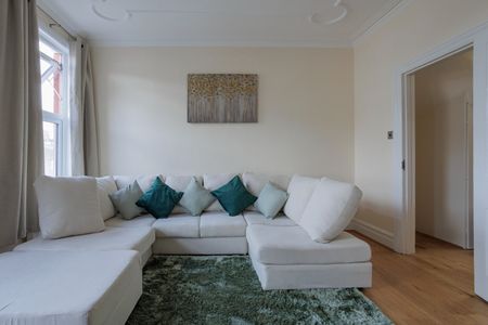 3 Bed Flat, Hanover Road, NW10 - Photo 2