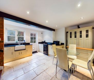 2 bed cottage to rent in High Street, Amersham, HP7 0EB - Photo 4