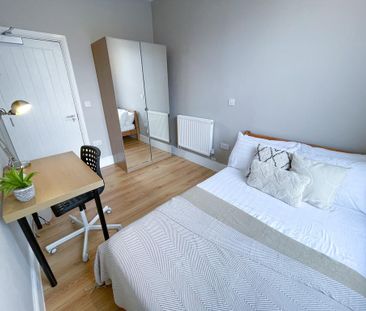 4 bedroom flat to rent - Photo 2