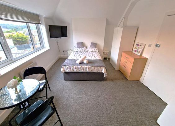 The Triangle, Bournemouth - Photo 1