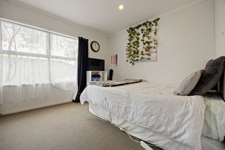 12D Cameron Road, Hamilton East — - Photo 3