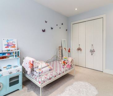 The Broadway, Farnham Common, Buckinghamshire,SL2 - Photo 6