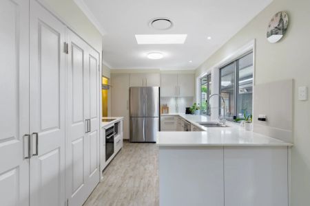 Spacious Family Home with Pool & Multiple Living Areas ! - Photo 5