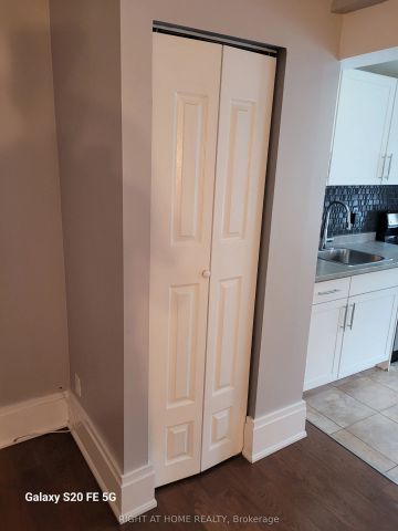 302 Glenlake Avenue #2nd Floor Front - Photo 4