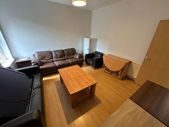 5 Bed Terraced House, Donnington Road, RG1 - Photo 1