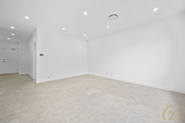 Modern 3 Bedroom Townhouse!!! - Photo 1