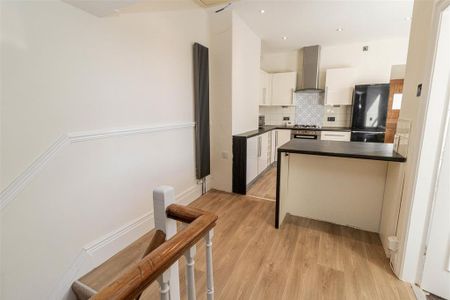 3 bedroom maisonette to rent - Photo 3
