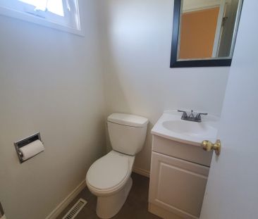 Renovated 3 Bedroom Townhome in Belvedere Estates! - Photo 1